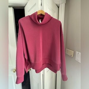 Lululemon Softstreme Sweatshirt/ Turtleneck size 10